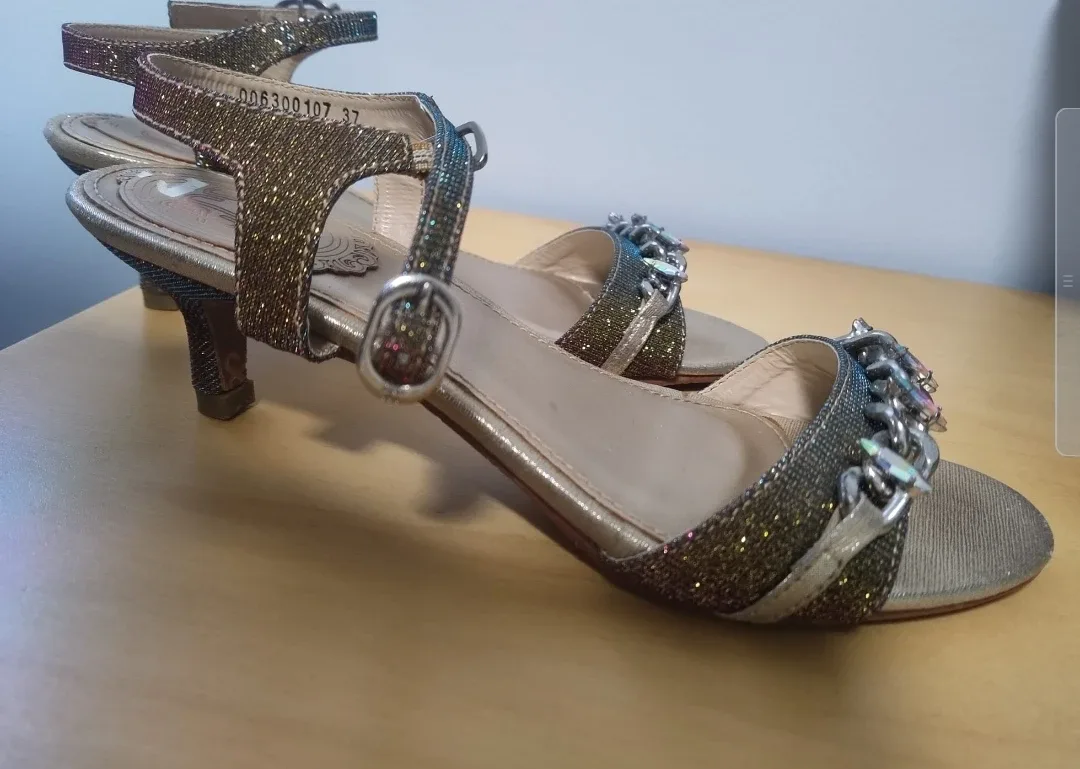 New mid-heel sandals - Size 5 or 5.5   (PRICE ADJUSTED) image indicator(4)