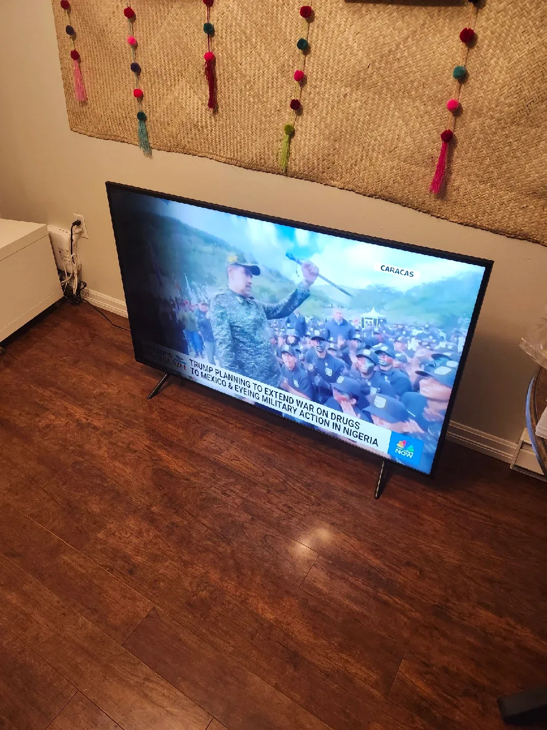 Samsung 58-inch RU7100 Series 4K UHD Smart TV image indicator(2)