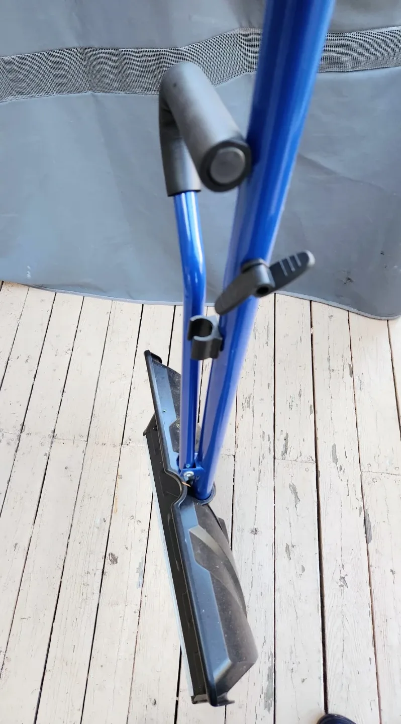 Blue Snow Shovel with Adjustable Handle image indicator(4)