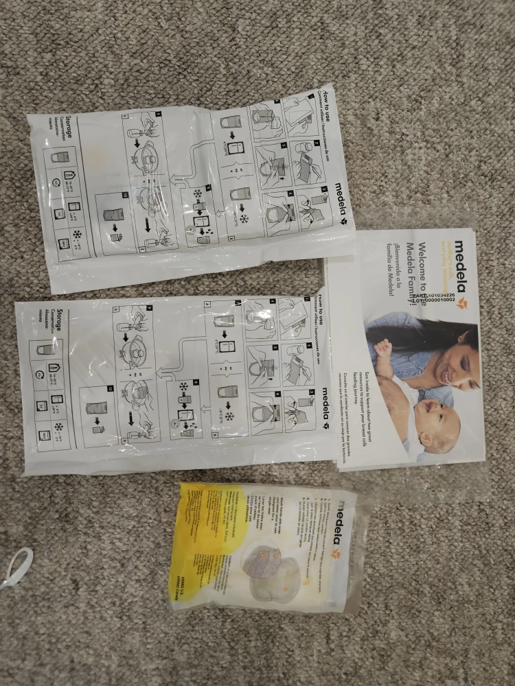 Medela Breast Pump Set with Accessories - photo 3