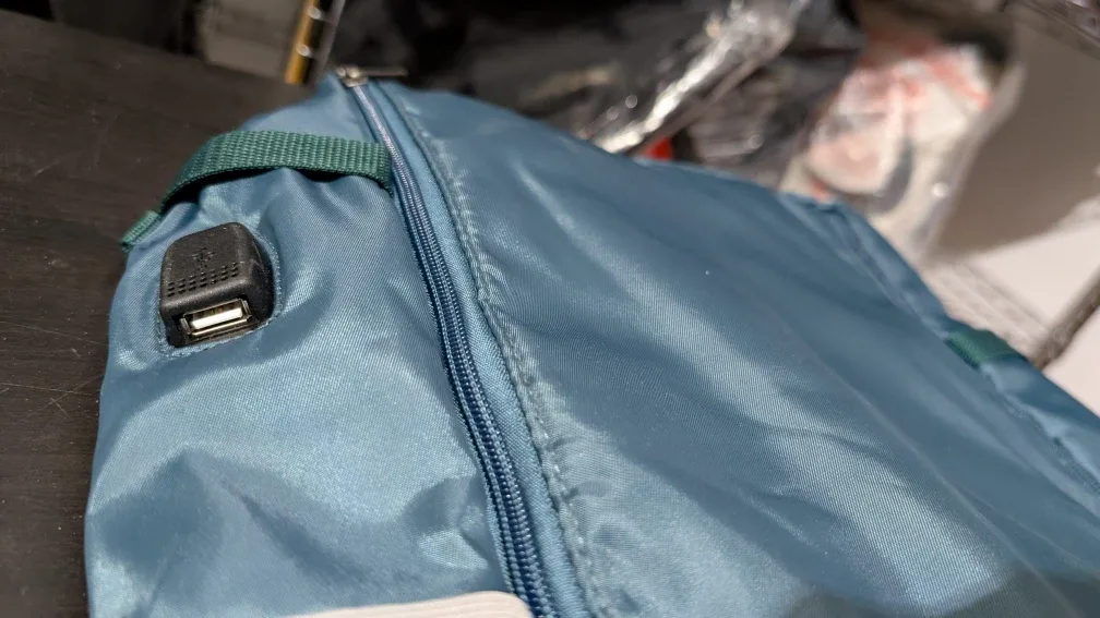 Convertible Bag Backpack With USB - BRAND NEW image indicator(3)