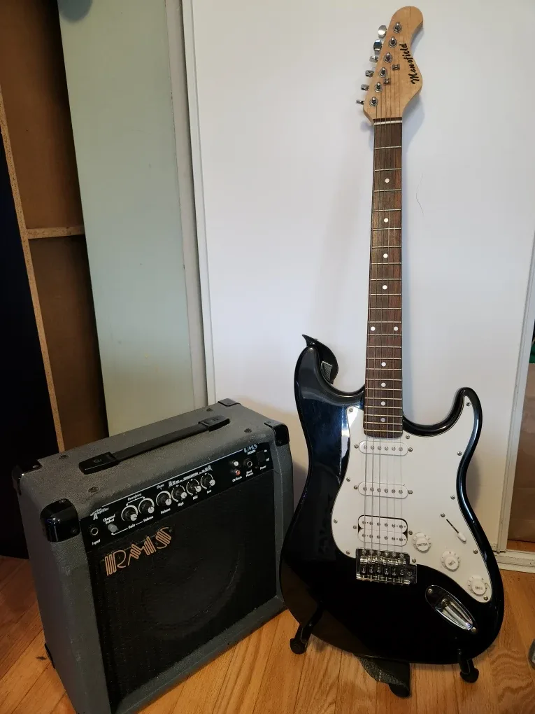 Mansfield Electric Guitar with Case & Amp image indicator(2)