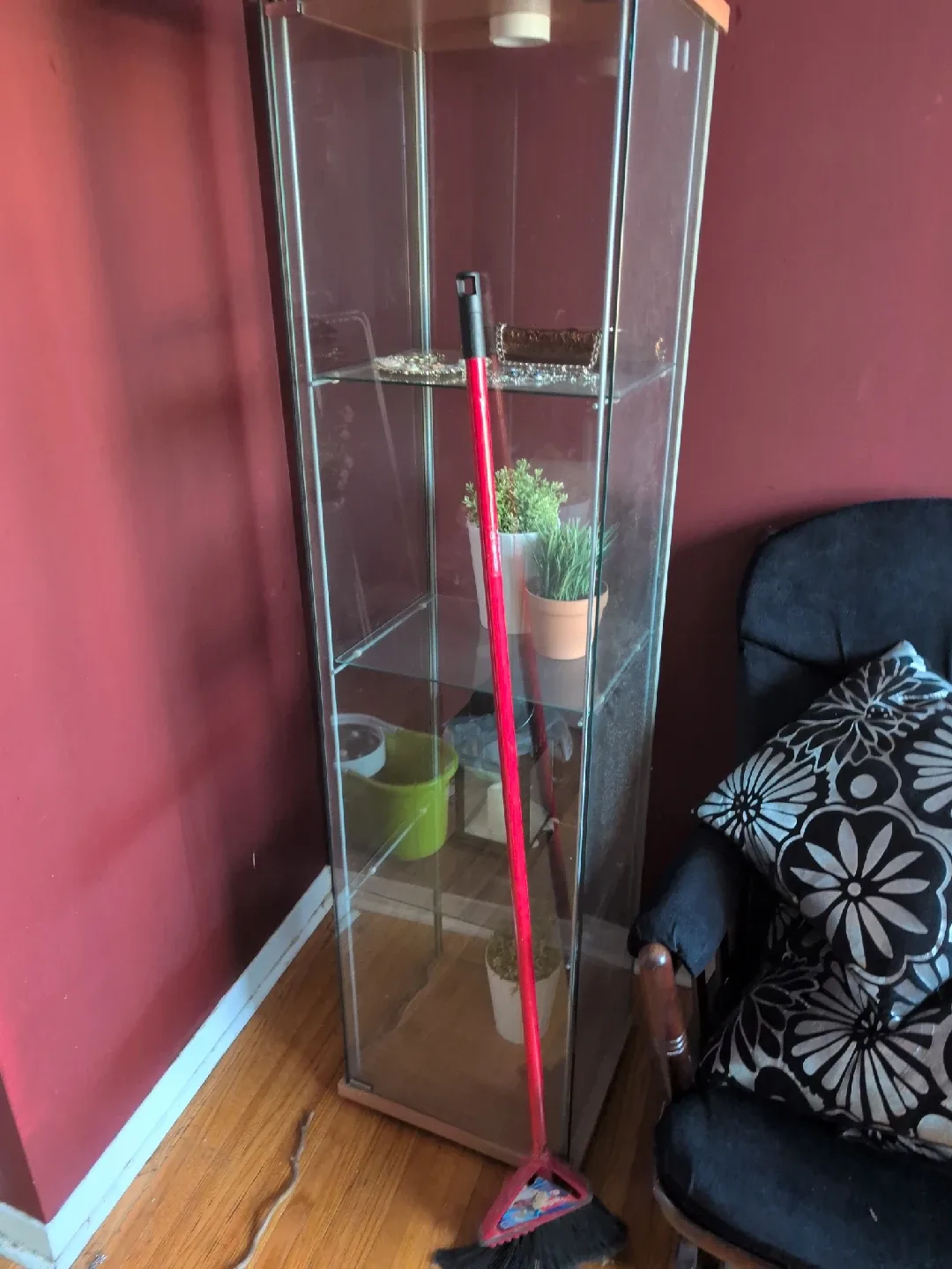 IKEA Detolf Glass Display Cabinet image indicator(2)