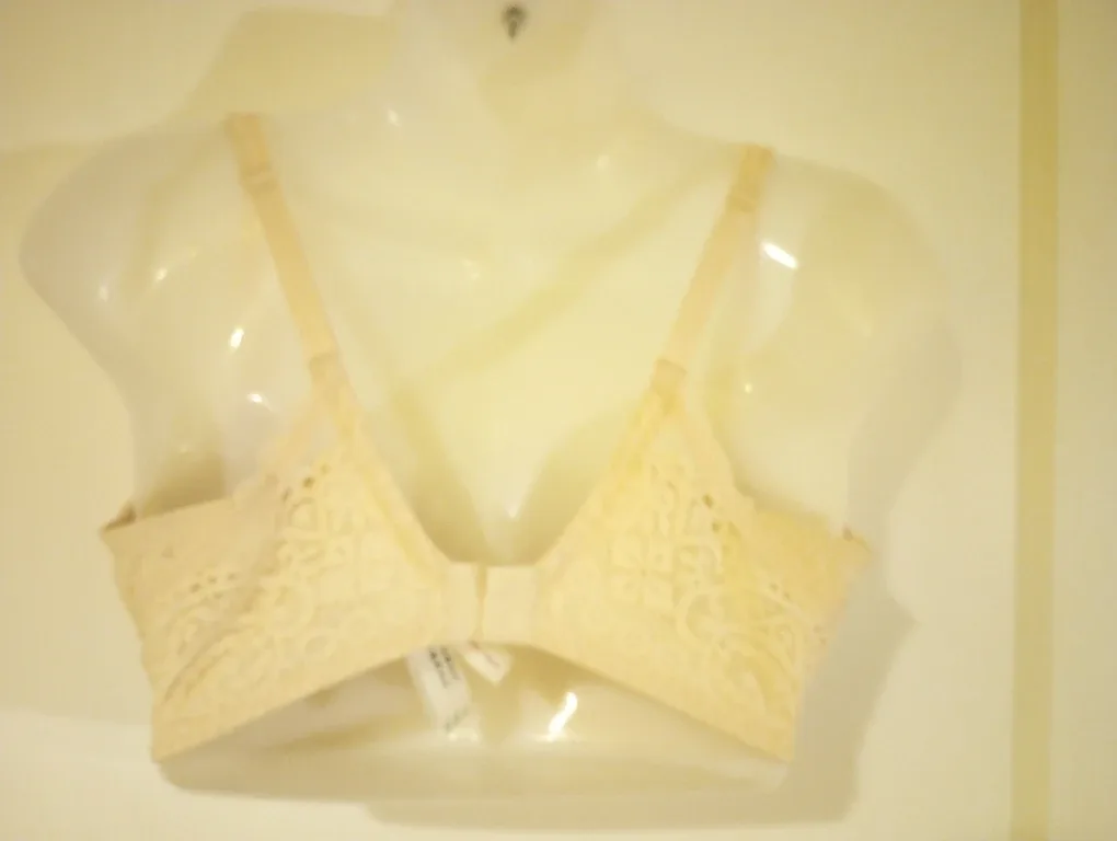 Never Worn Prima Donna Twist T-Shirt Bra - 30F image indicator(4)