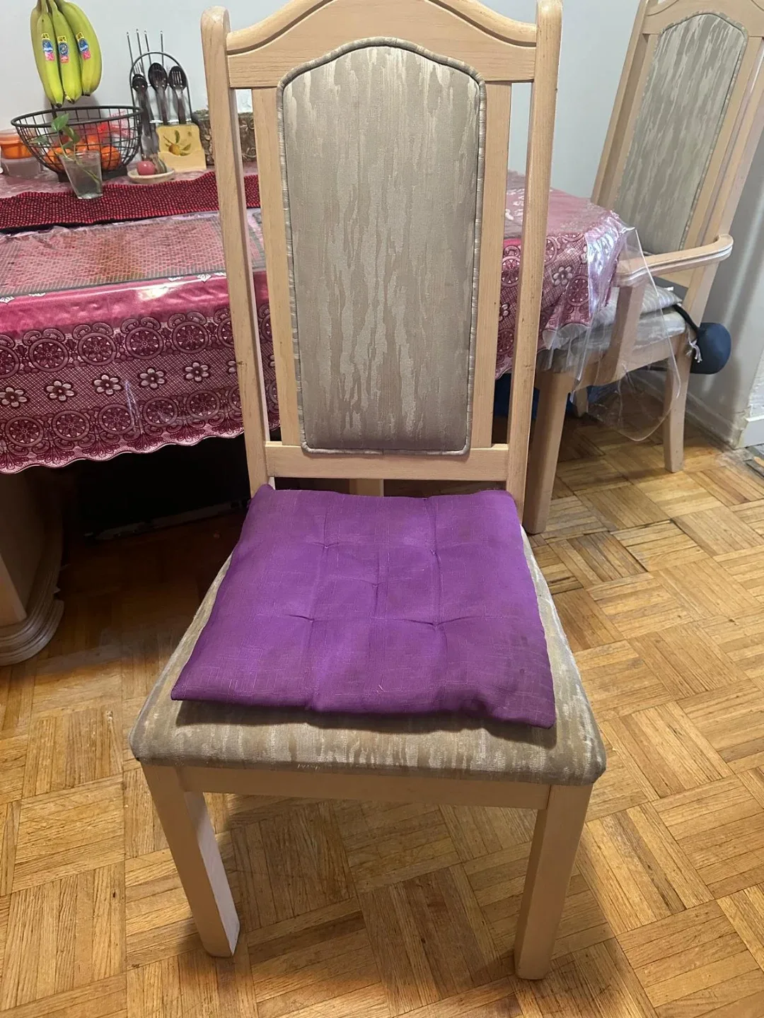 Dining table and chairs set image indicator(7)