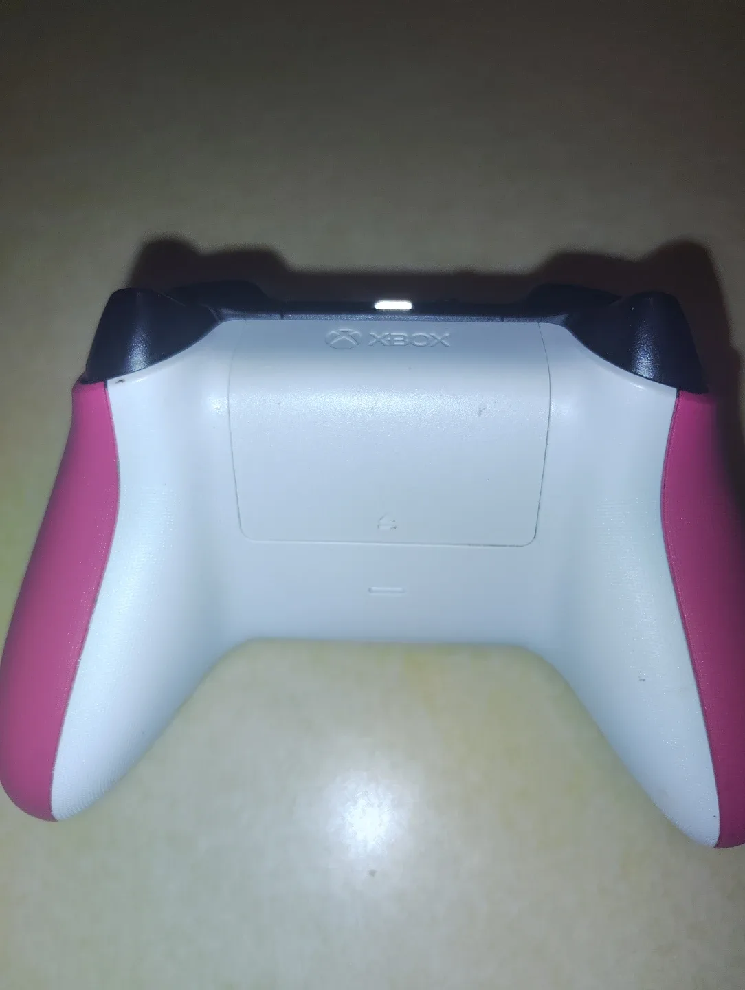 Pink Xbox Wireless Controller image indicator(2)