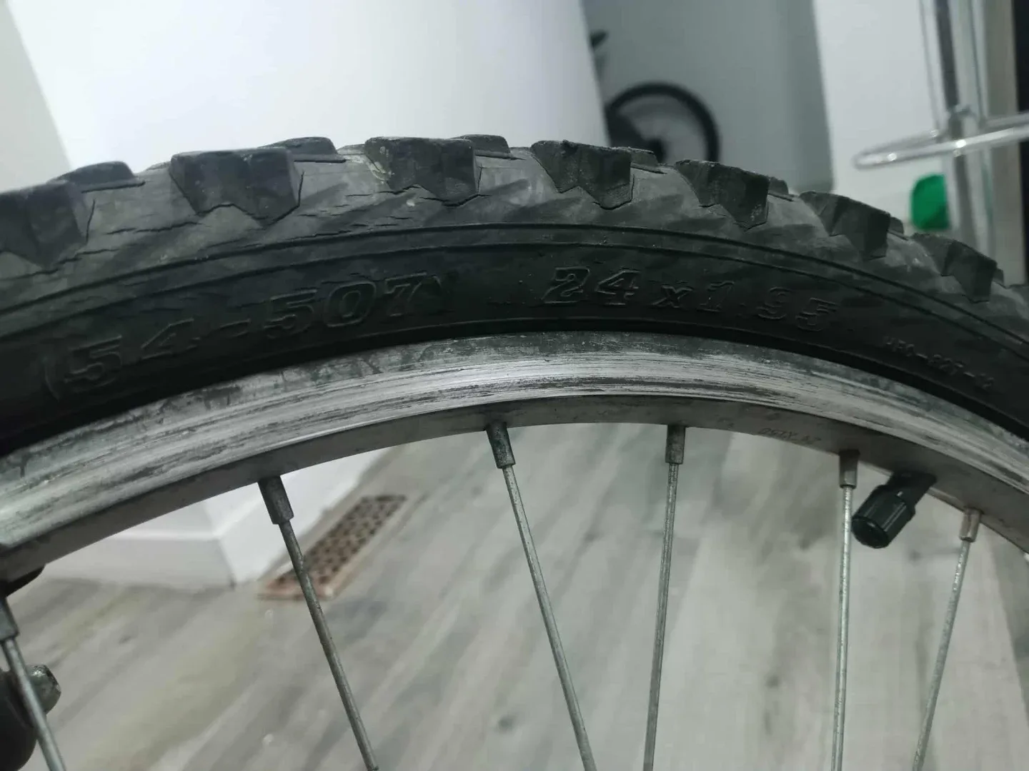 Supercycle Shadow 24" Bike - Purple image indicator(2)