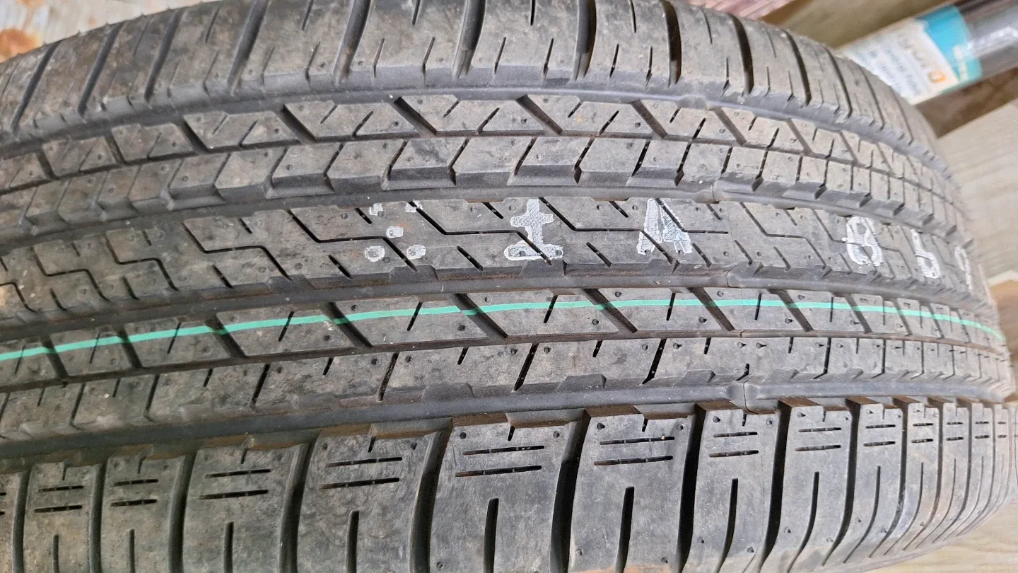 4 Dunlop Tires - 225/55R18 image indicator(3)