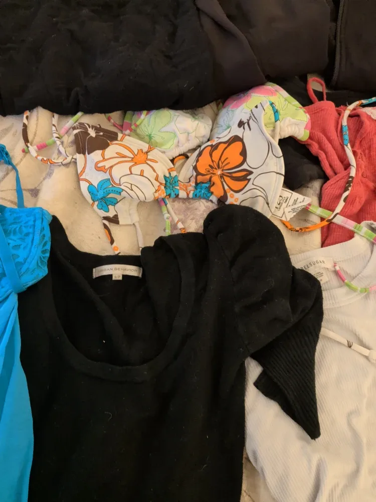 Mixed Clothing Lot image indicator(6)