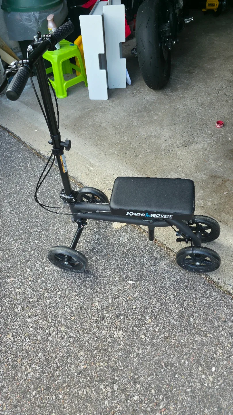KneeRover Knee Walker - Black image indicator(3)