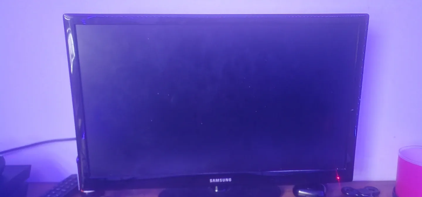 22" Samsung Moniter/ TV image indicator(2)