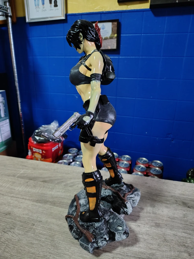 Tomb Raider Statue - photo 3