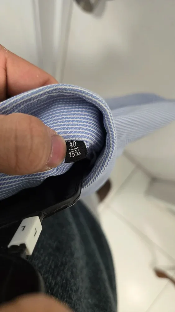 Giorgio Armani Dress Shirt - Size 15½/40 (M) image indicator(3)