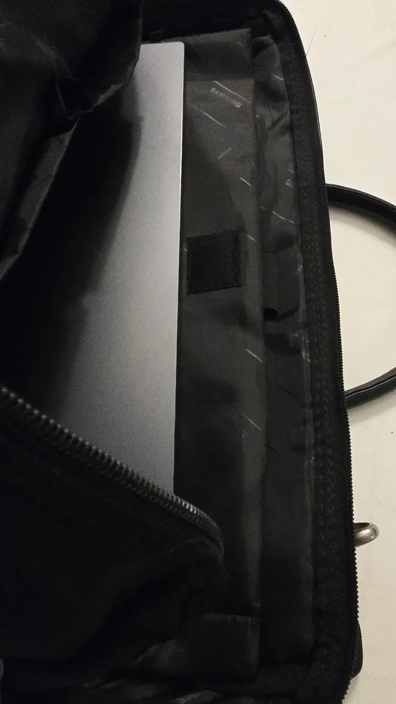STM Black Laptop 45×35 Bag image indicator(3)