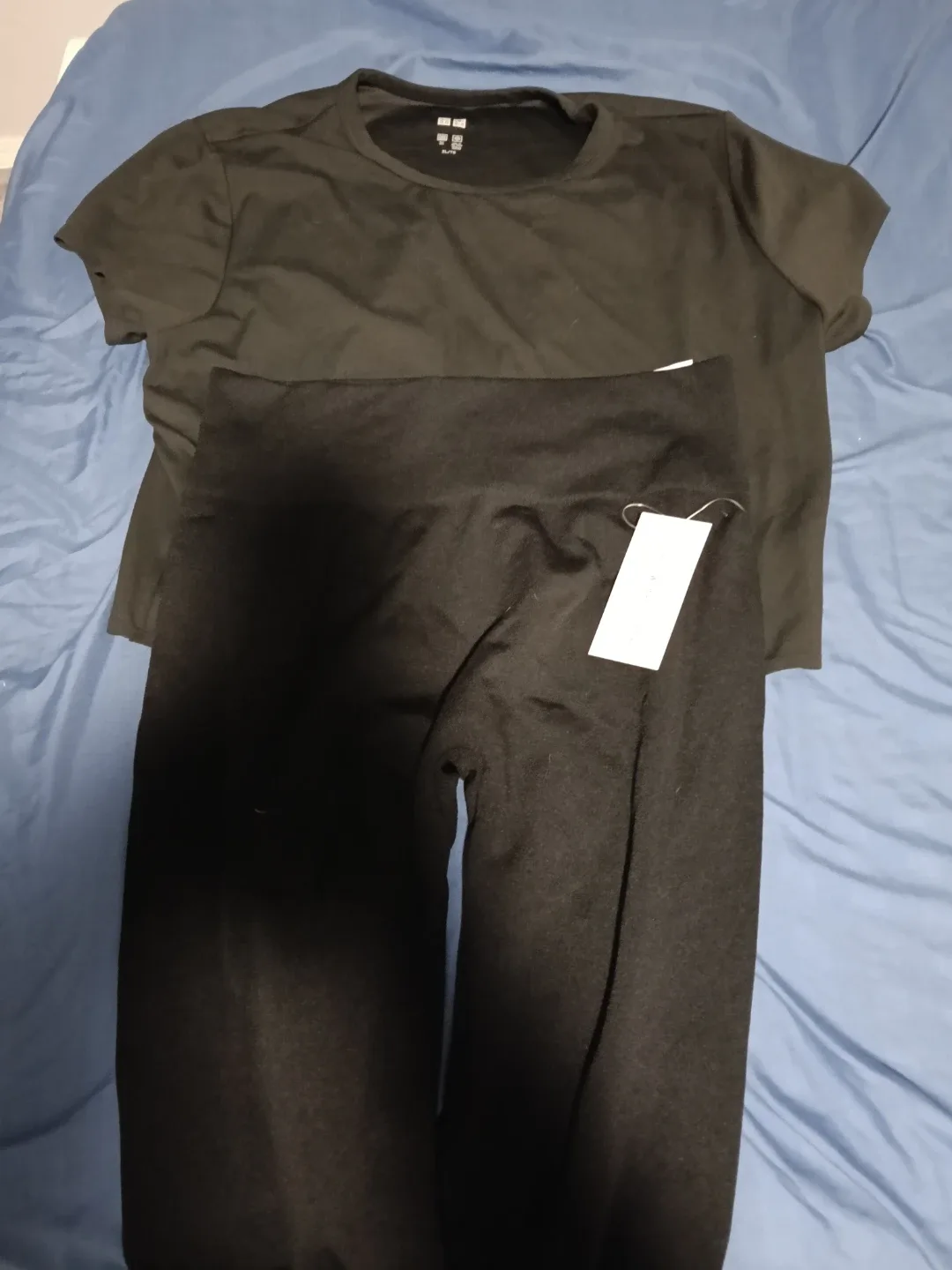 NEW 3 SET 2 Tights and Uniqulo Crop Top image indicator(5)