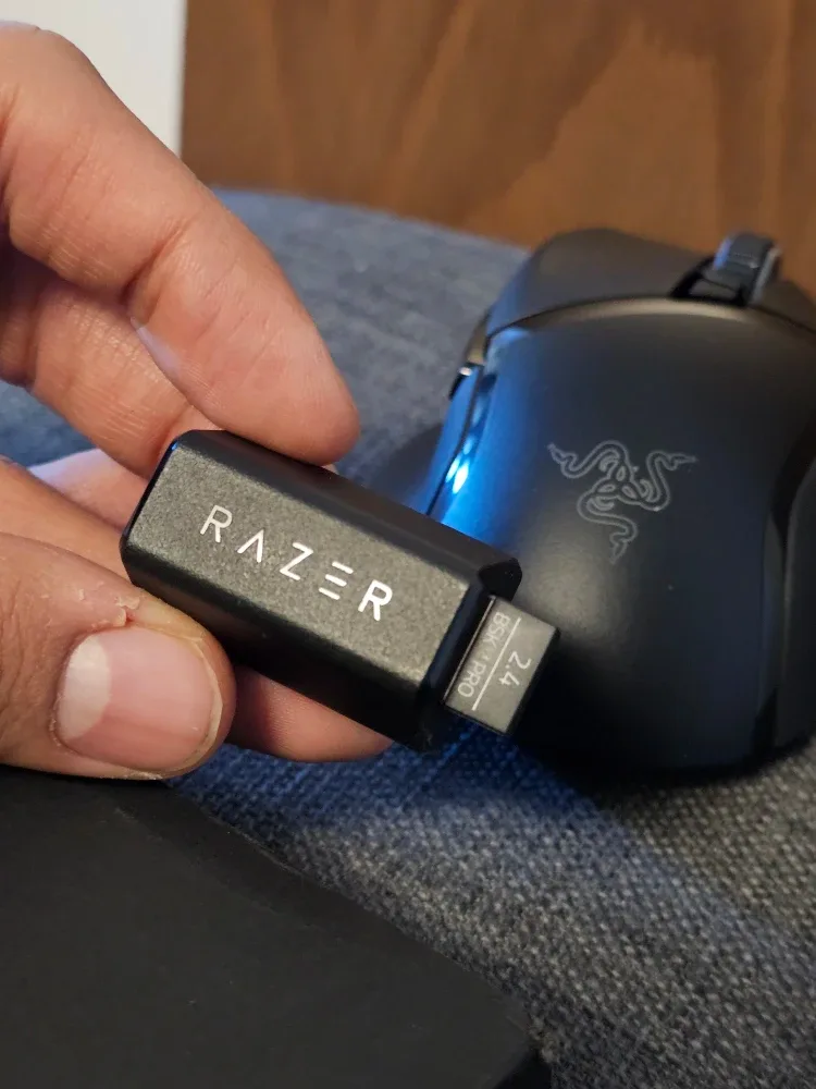 Razer Basilisk V3 Pro Wireless Gaming Mouse image indicator(8)