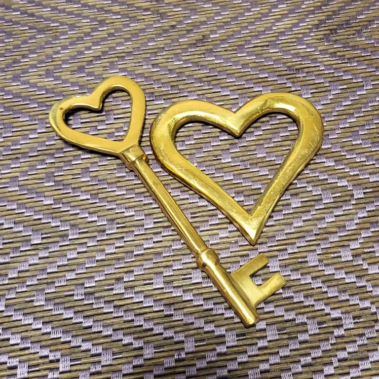 Decorative Gold Heart Key & Ornament image indicator(2)