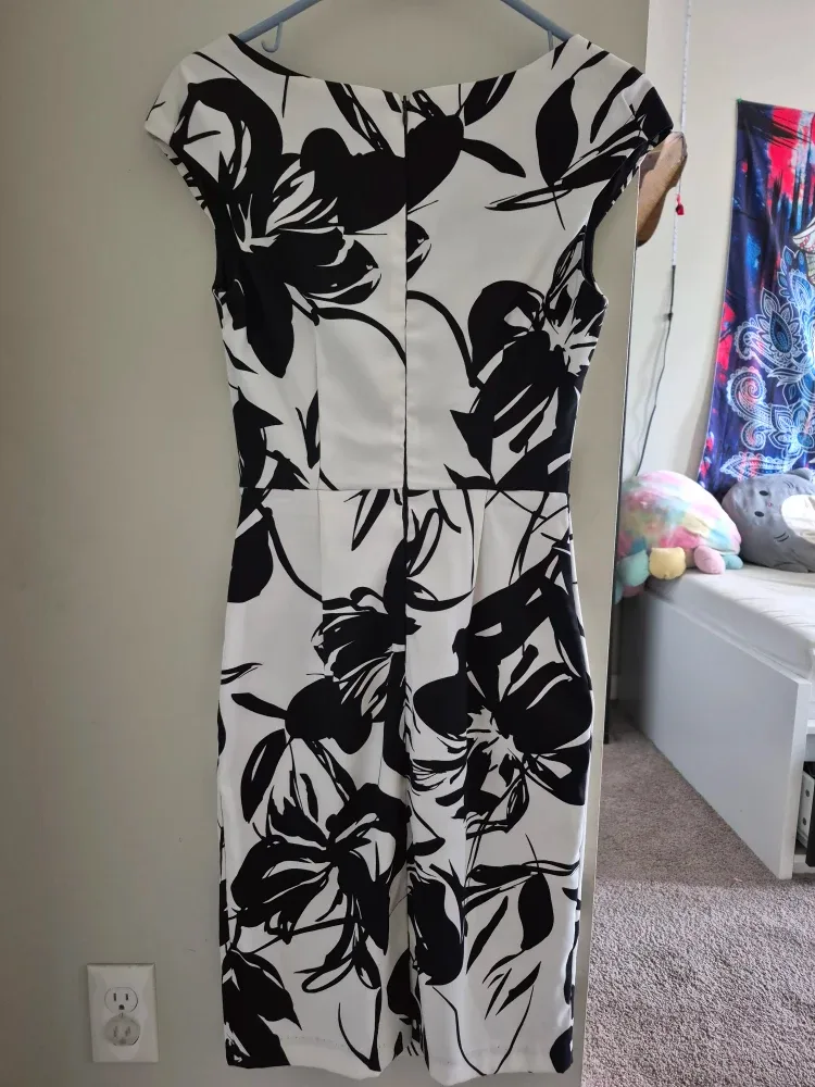 Le Chateau XS/TP Floral Dress - Black & White image indicator(2)