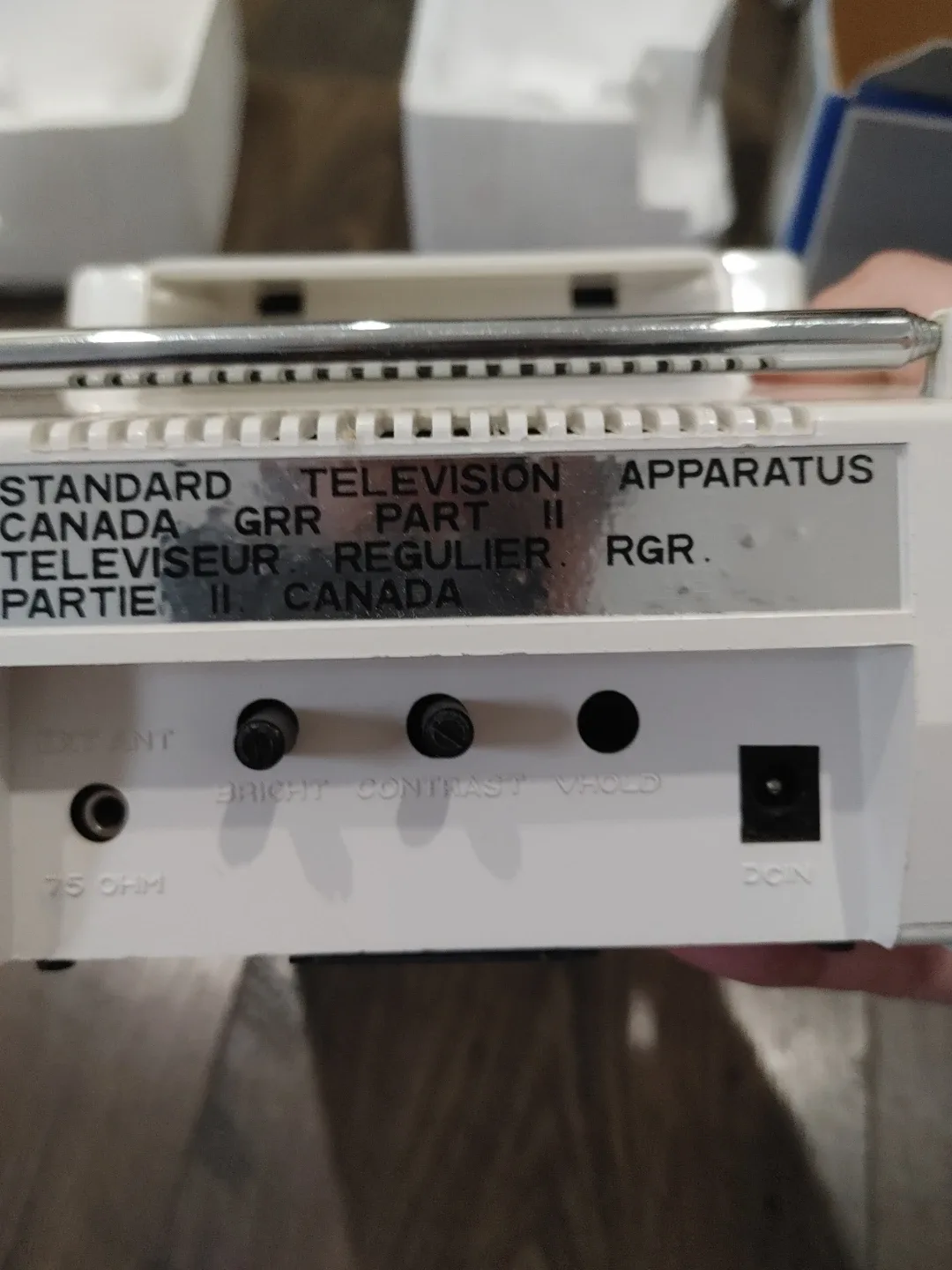 🧡RARE VINTAGE CITIZEN 4.5" B & W TELEVISION & AM/FM RADIO NEW image indicator(4)