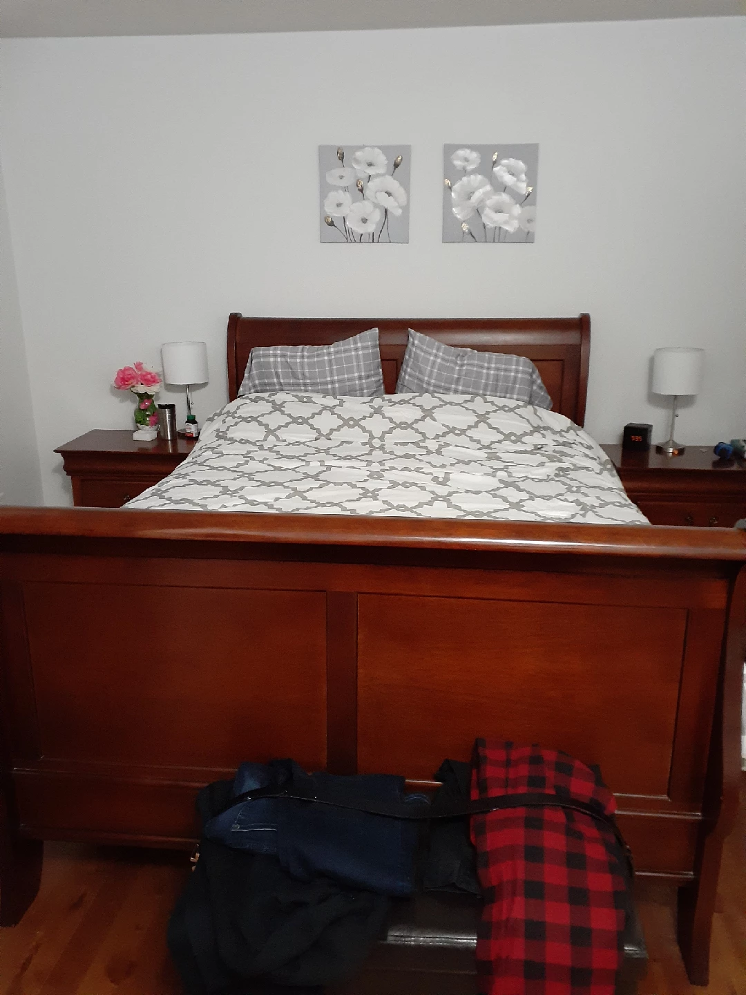 Bedroom Set - Bed, Dresser, Nightstands - photo 2