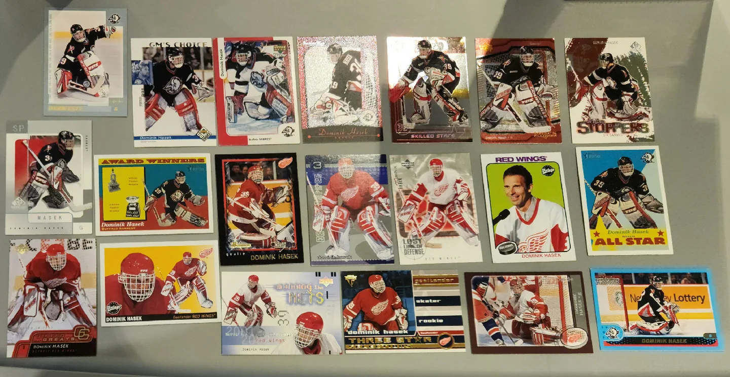 Pick Up 20 Dominik Hasek Hockey Card Lot