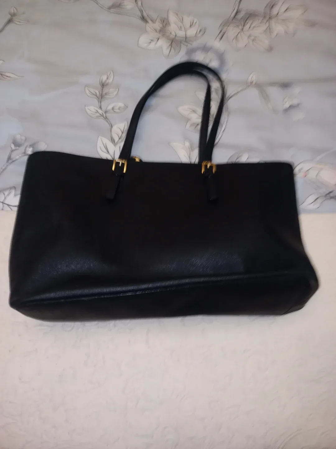 Michael Kors Black Purse image indicator(2)