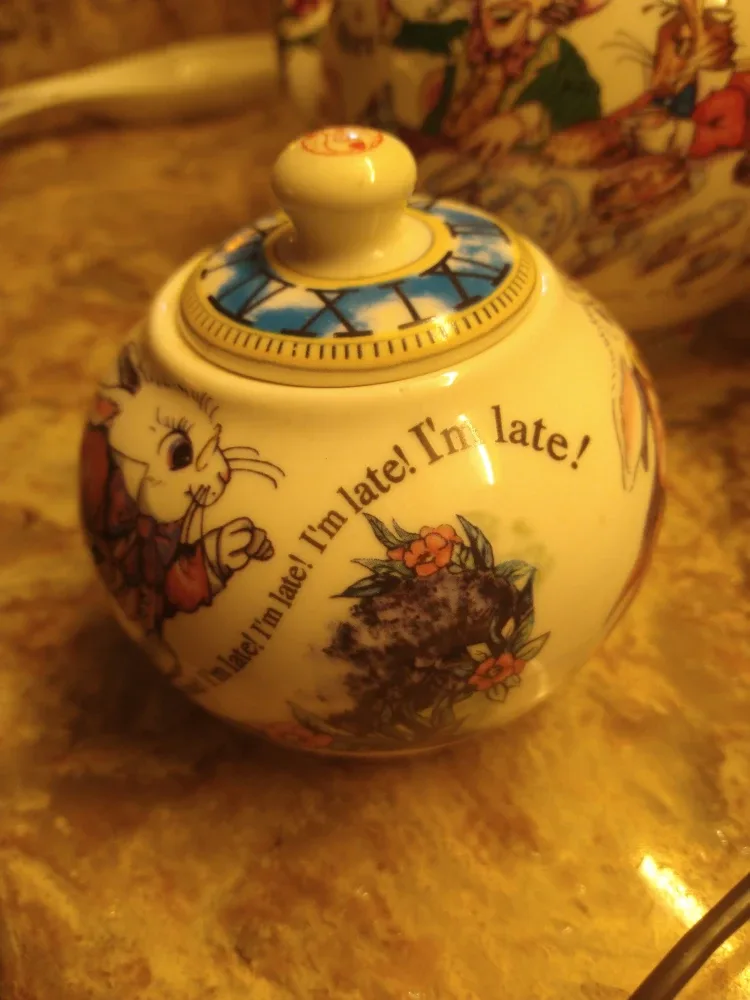 Cardew Design Alice in Wonderland Teapot