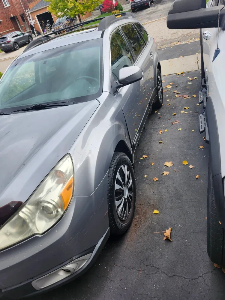 Silver Subaru Outback image indicator(7)