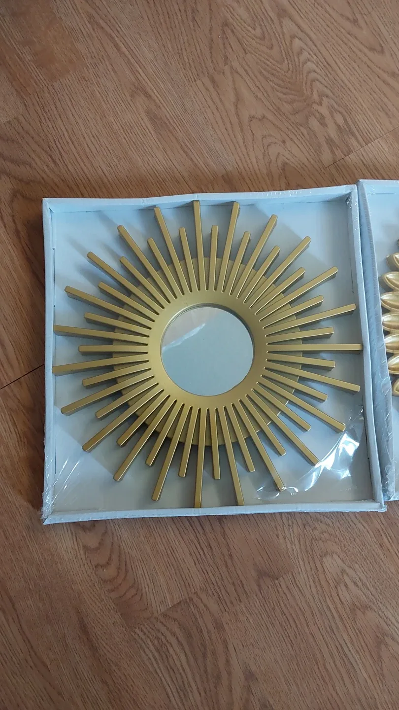 🥕BRAND NEW Gold Decorative Wall Mirror - New in Box! image indicator(2)