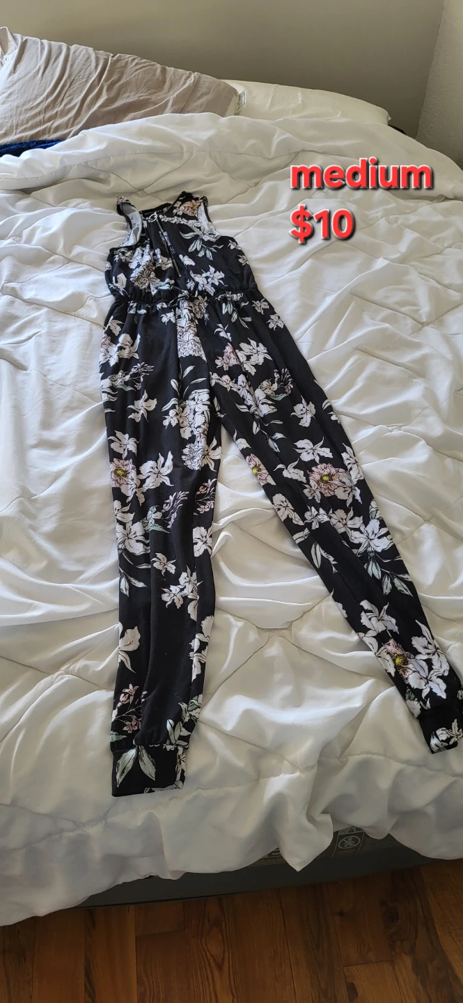 Women clothing lot - photo 2