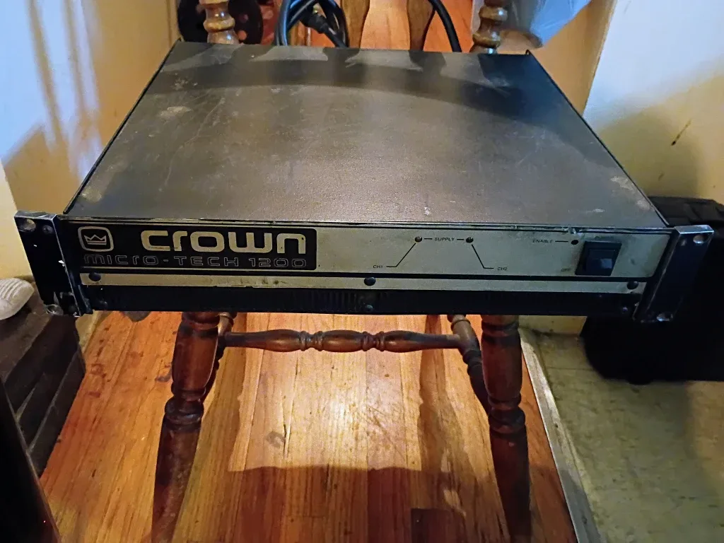 Crown Micro-Tech 1200 Amplifier