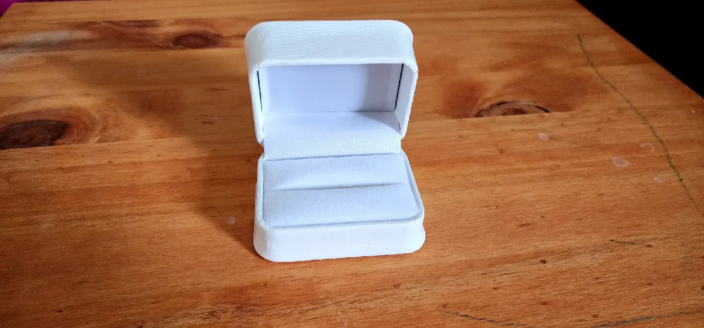 White Ring Box with Heart Pillow image indicator(3)