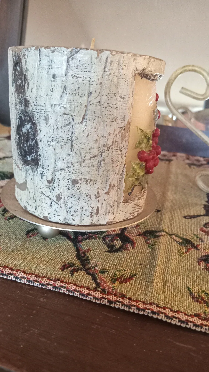 Decorative Birch Bark Candle with Holly Design image indicator(4)