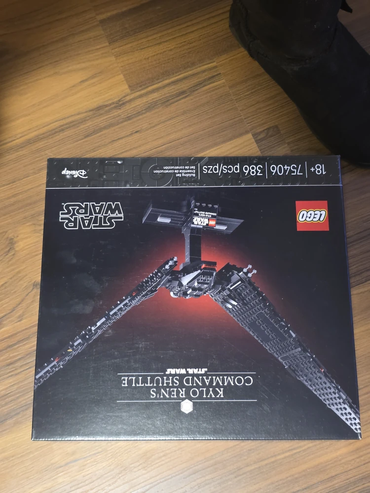 LEGO Star Wars Kylo Ren's Command Shuttle - New