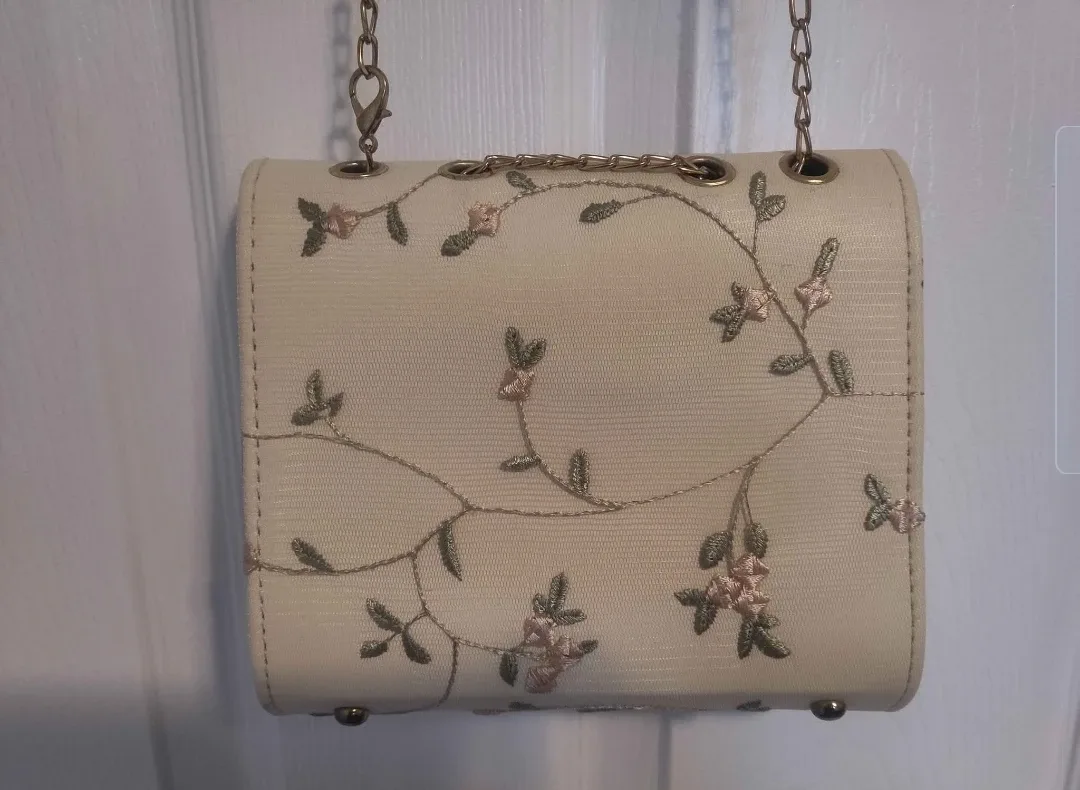 Floral Embroidered Chain Bag image indicator(2)
