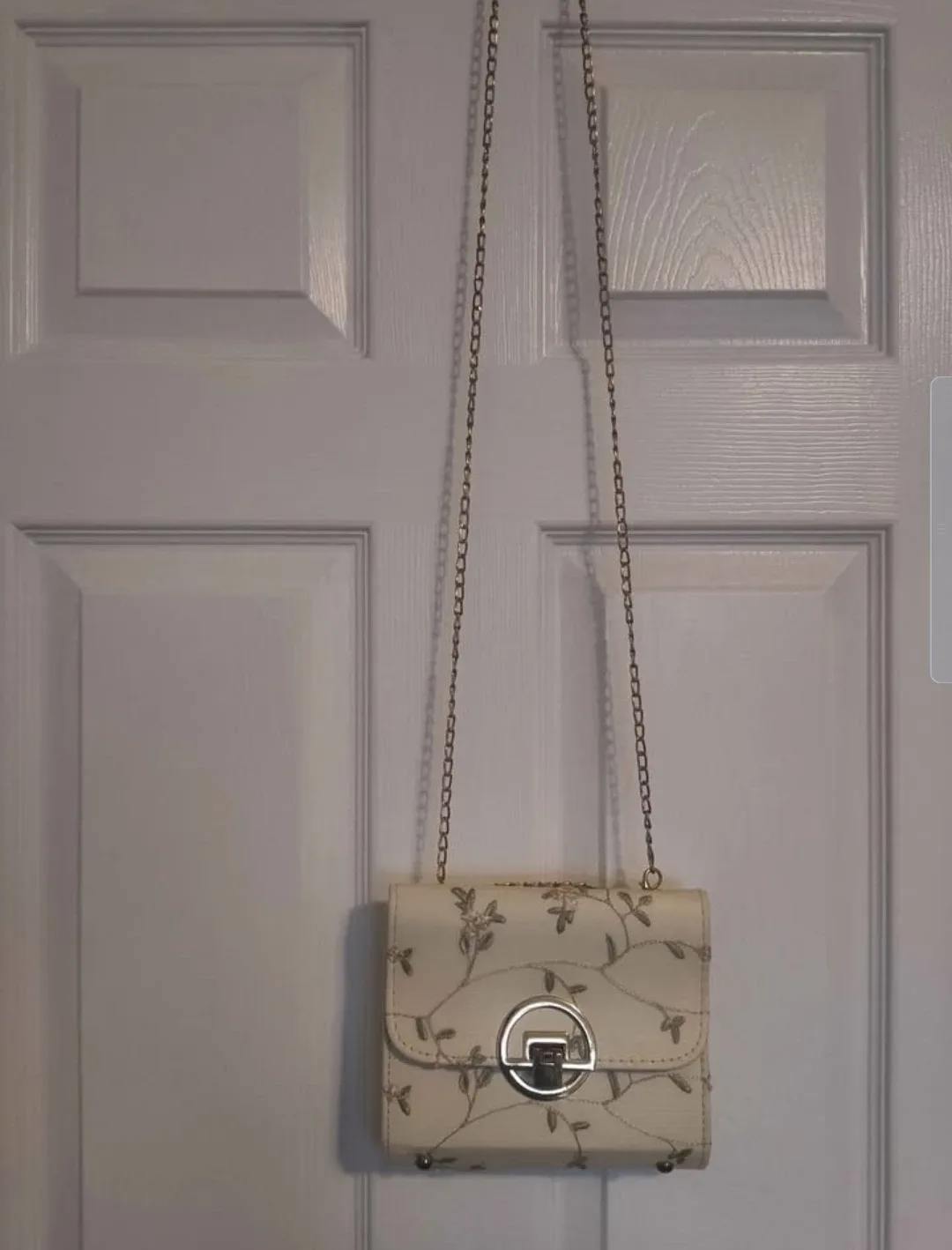 Floral Embroidered Chain Bag image indicator(3)