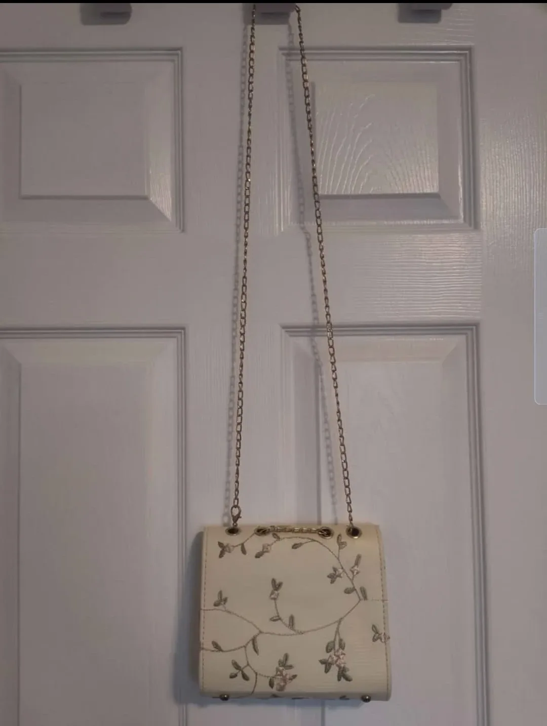 Floral Embroidered Chain Bag image indicator(4)