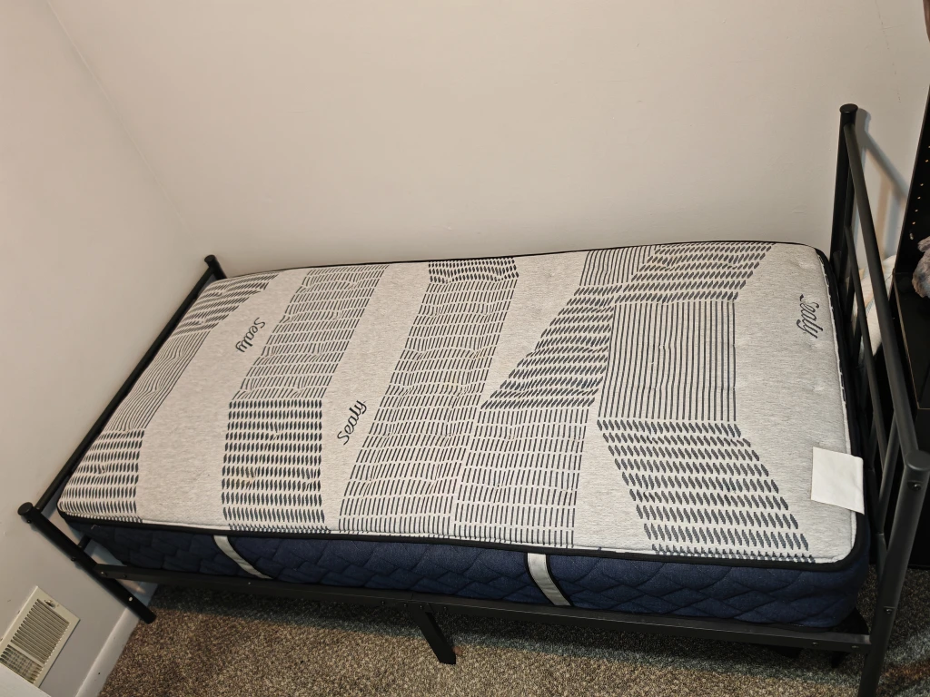 Sealy Mattress - Twin (bed frame include) - photo 2