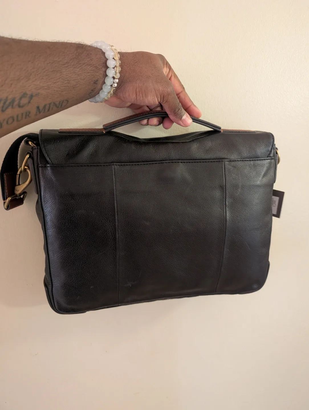 Fossil Defender Portfolio Black Leather Bag image indicator(3)