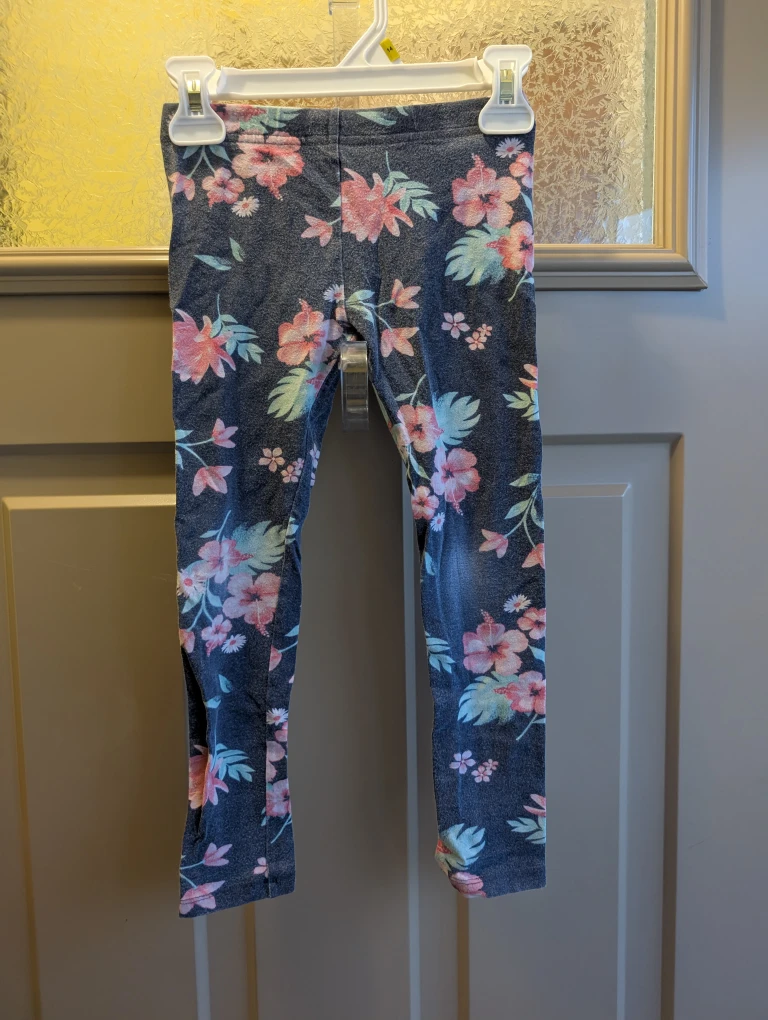 Girls sz 6 leggings $4 each