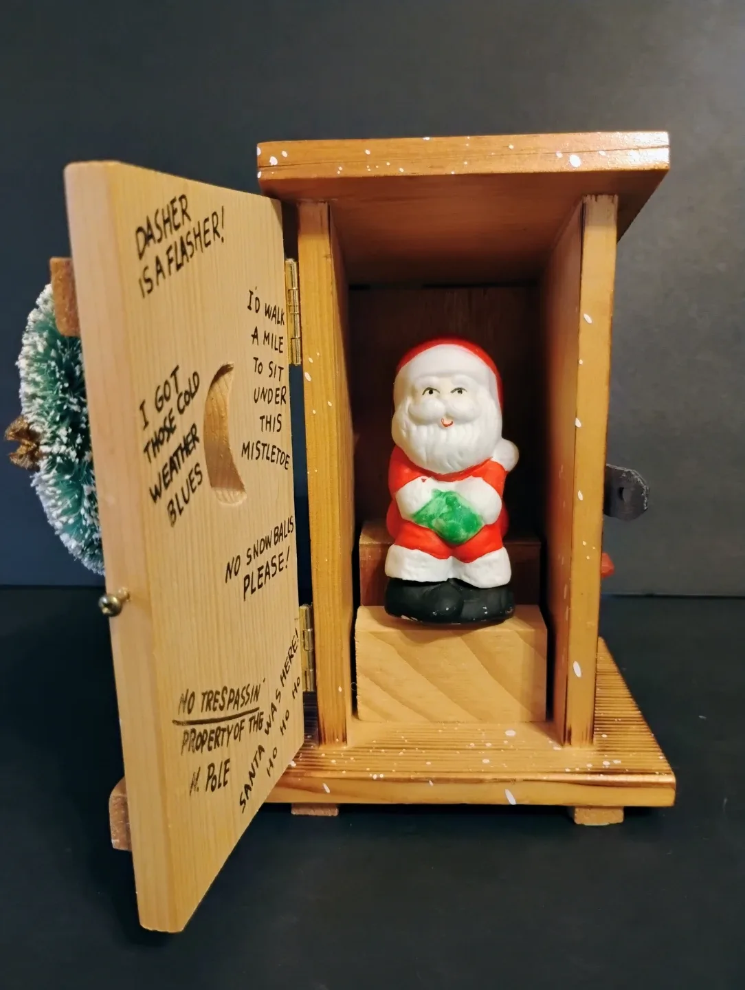 UNIQUE SANTA IN OUTHOUSE MUSIC BOX BY ENESCO