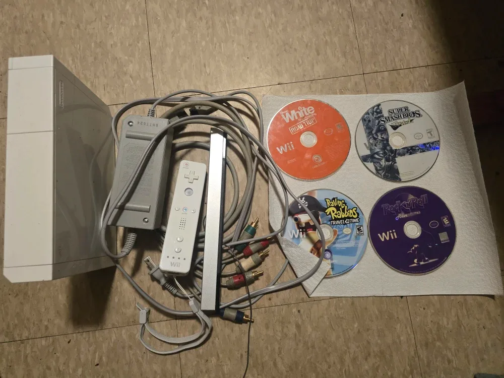 Nintendo Wii Console with Games & Accessories