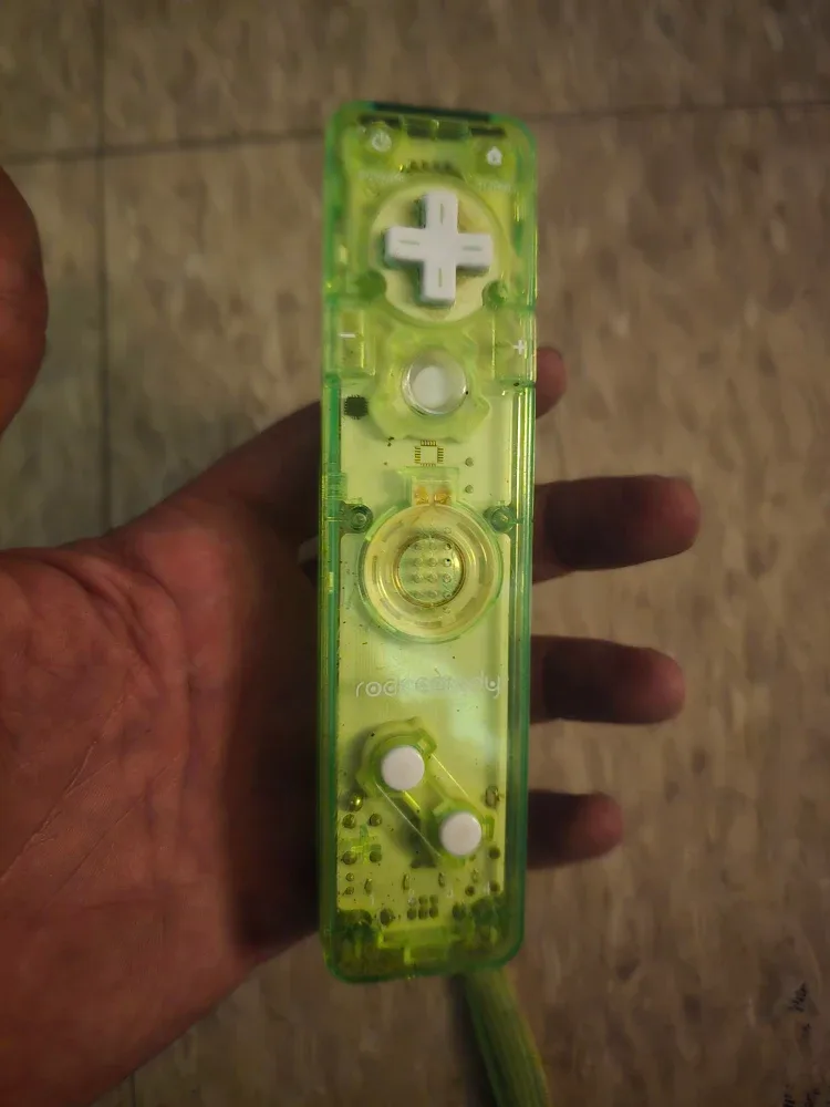 Nintendo Wii Console with Games & Accessories image indicator(2)