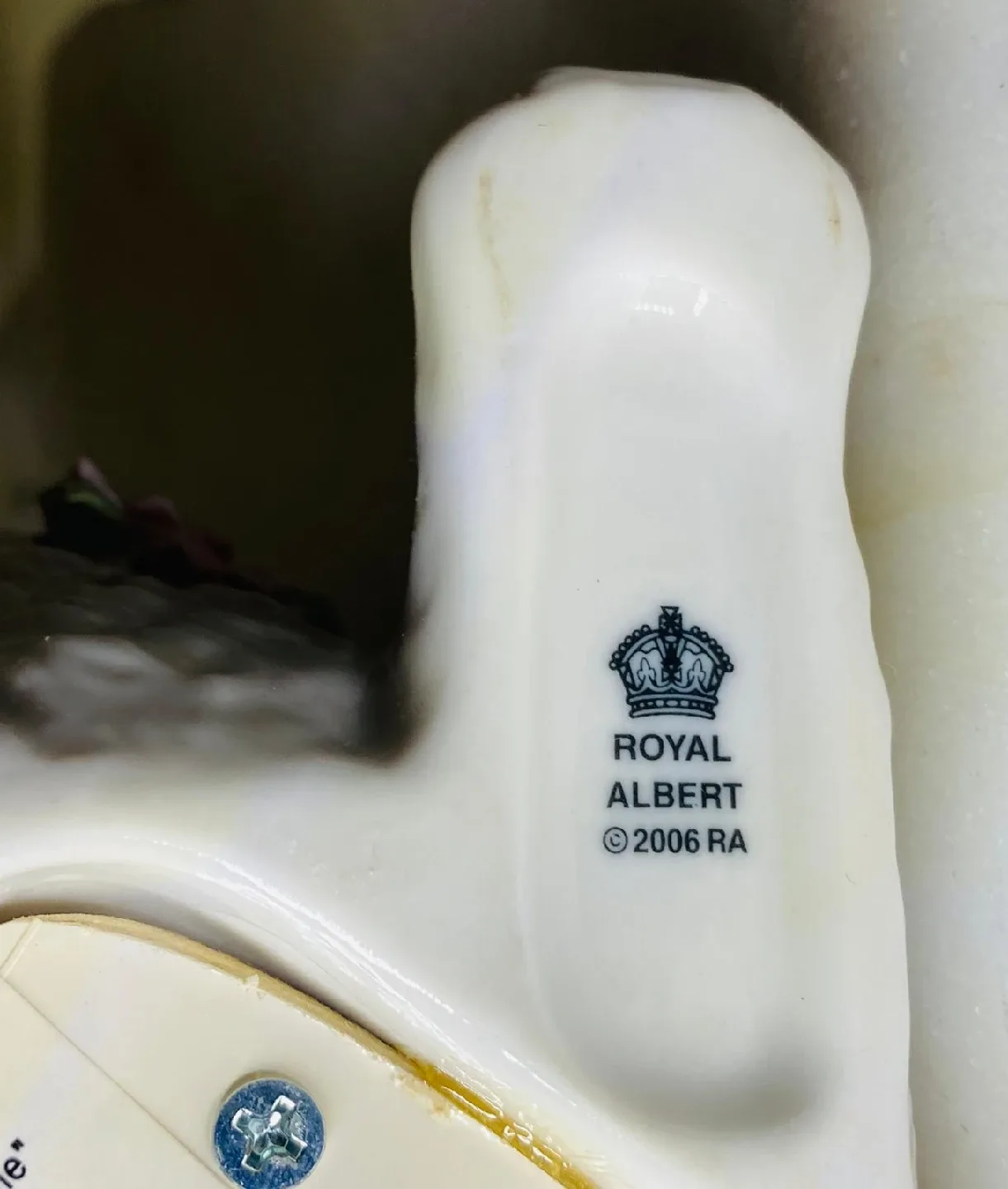 Royal Albert Cat with Butterfly Music Box image indicator(4)