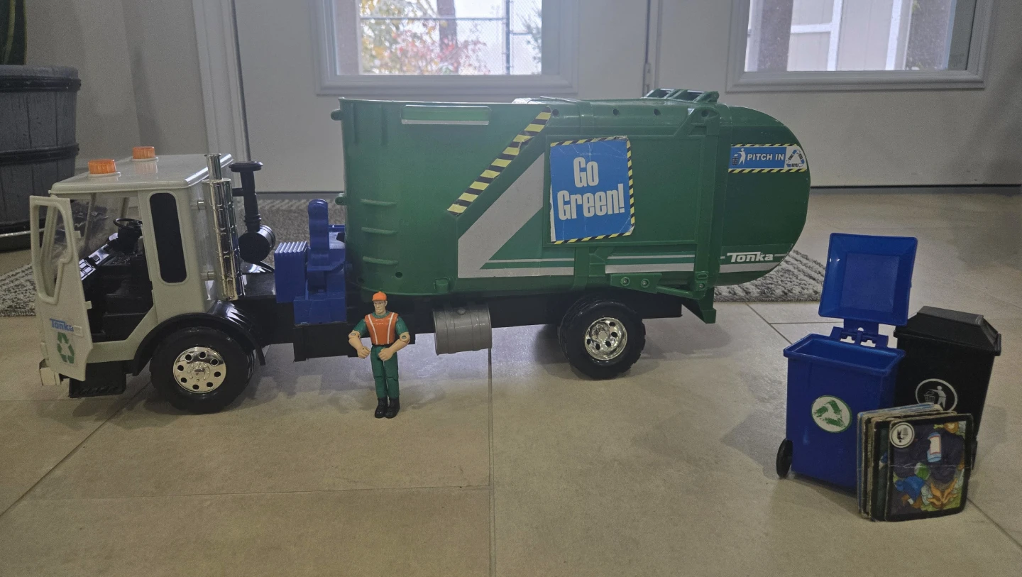 Tonka toy recycling truck