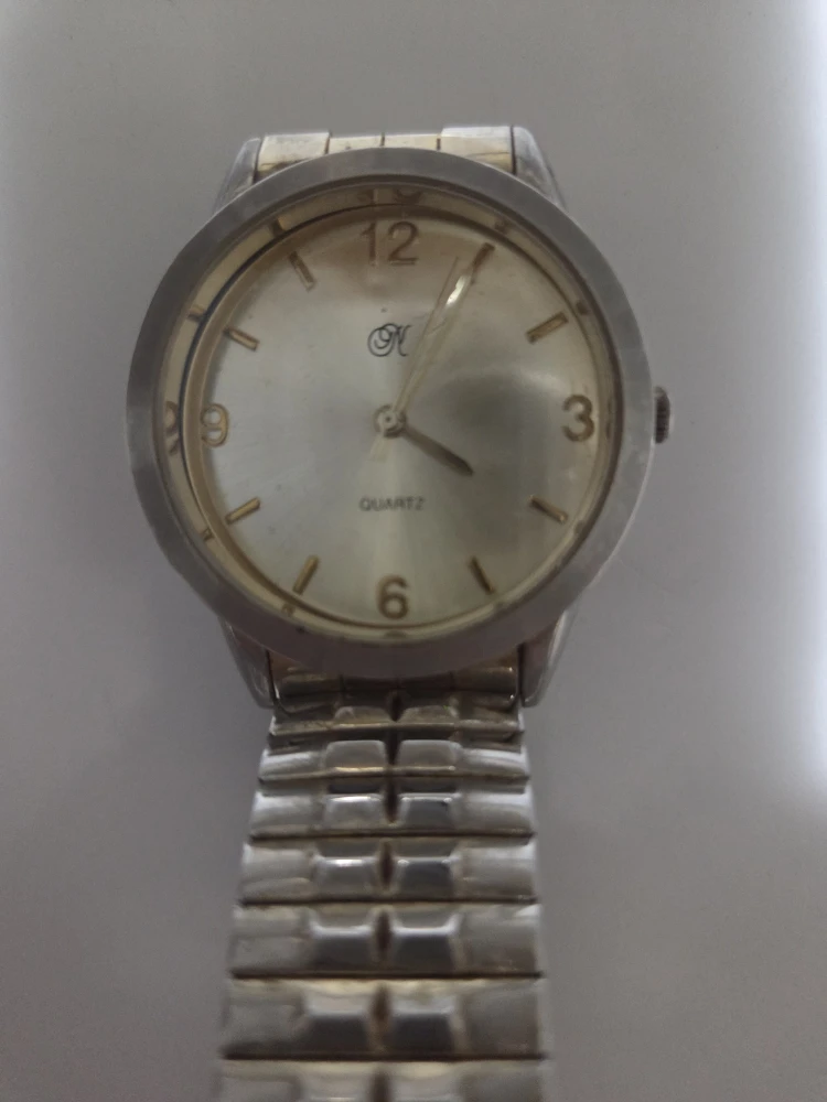 Quartz Wristwatch - Silver Tone