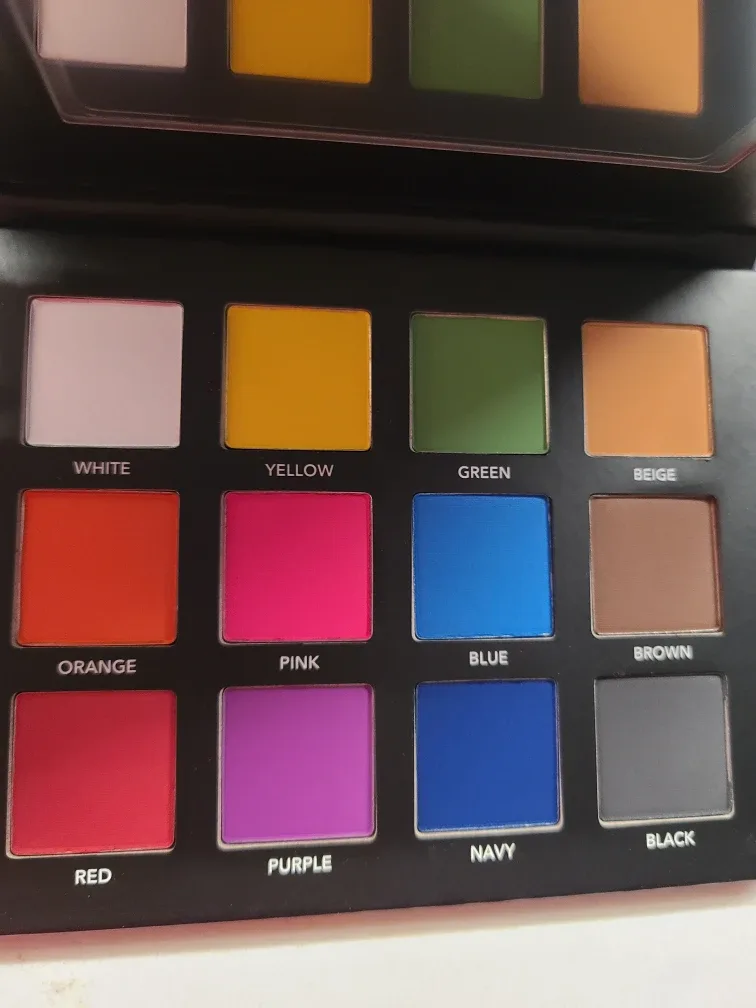 Linda Hallberg Color Palette image indicator(2)