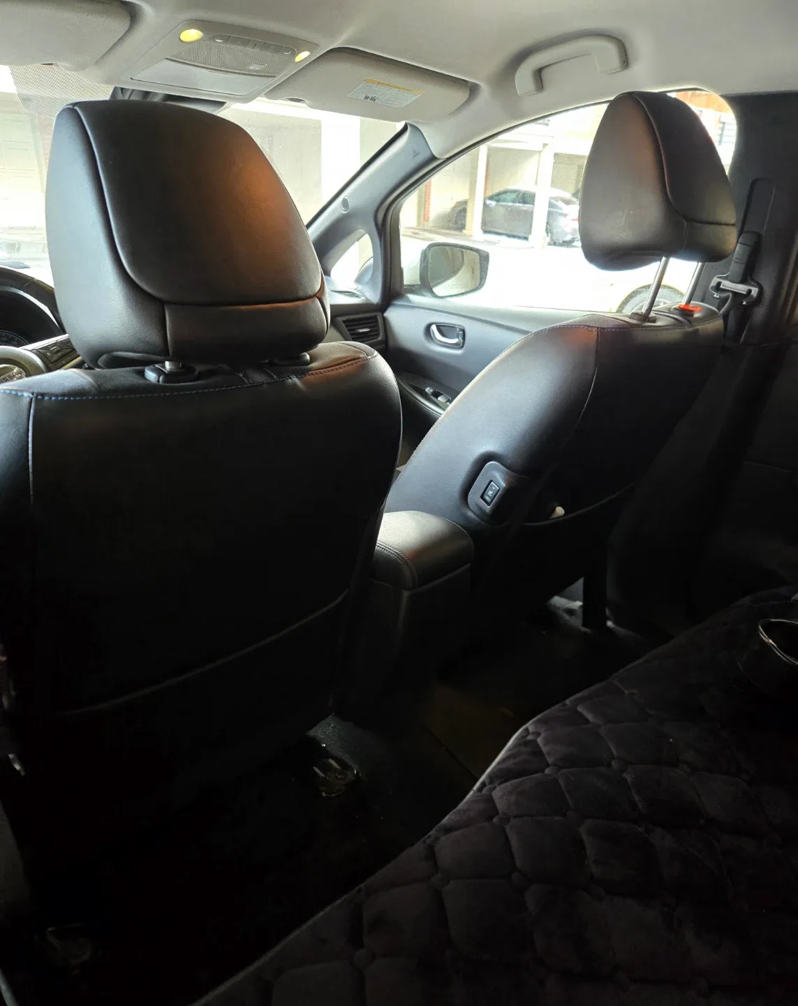 Nissan Leaf - White (2018) image indicator(4)