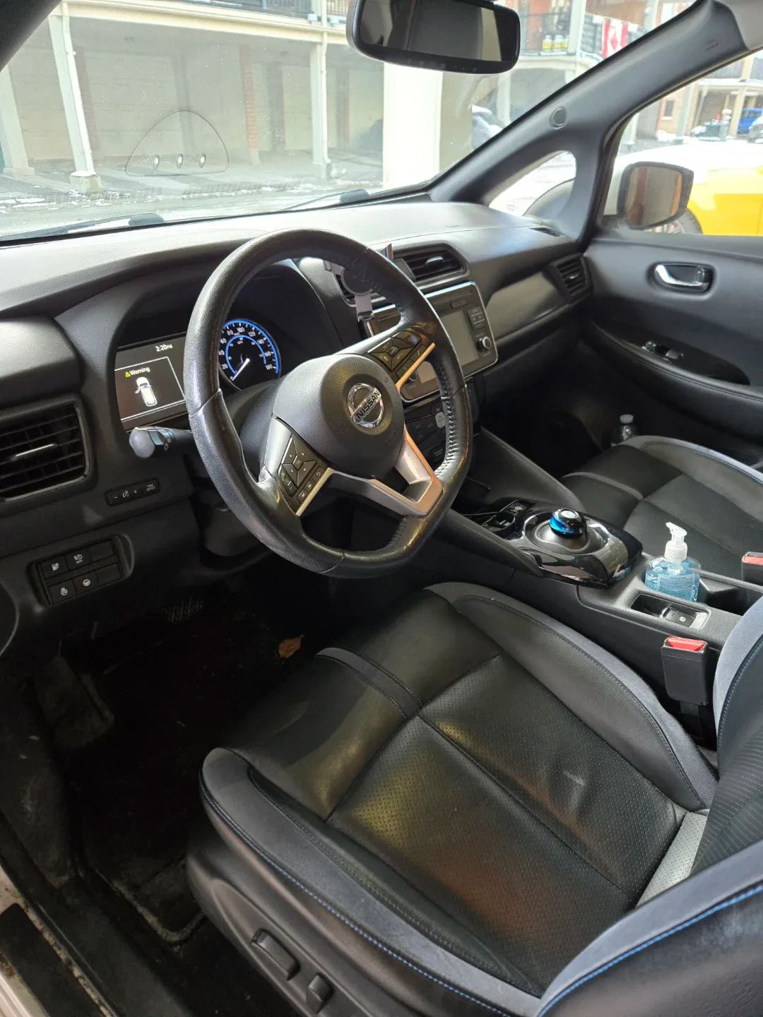 Nissan Leaf - White (2018) image indicator(9)