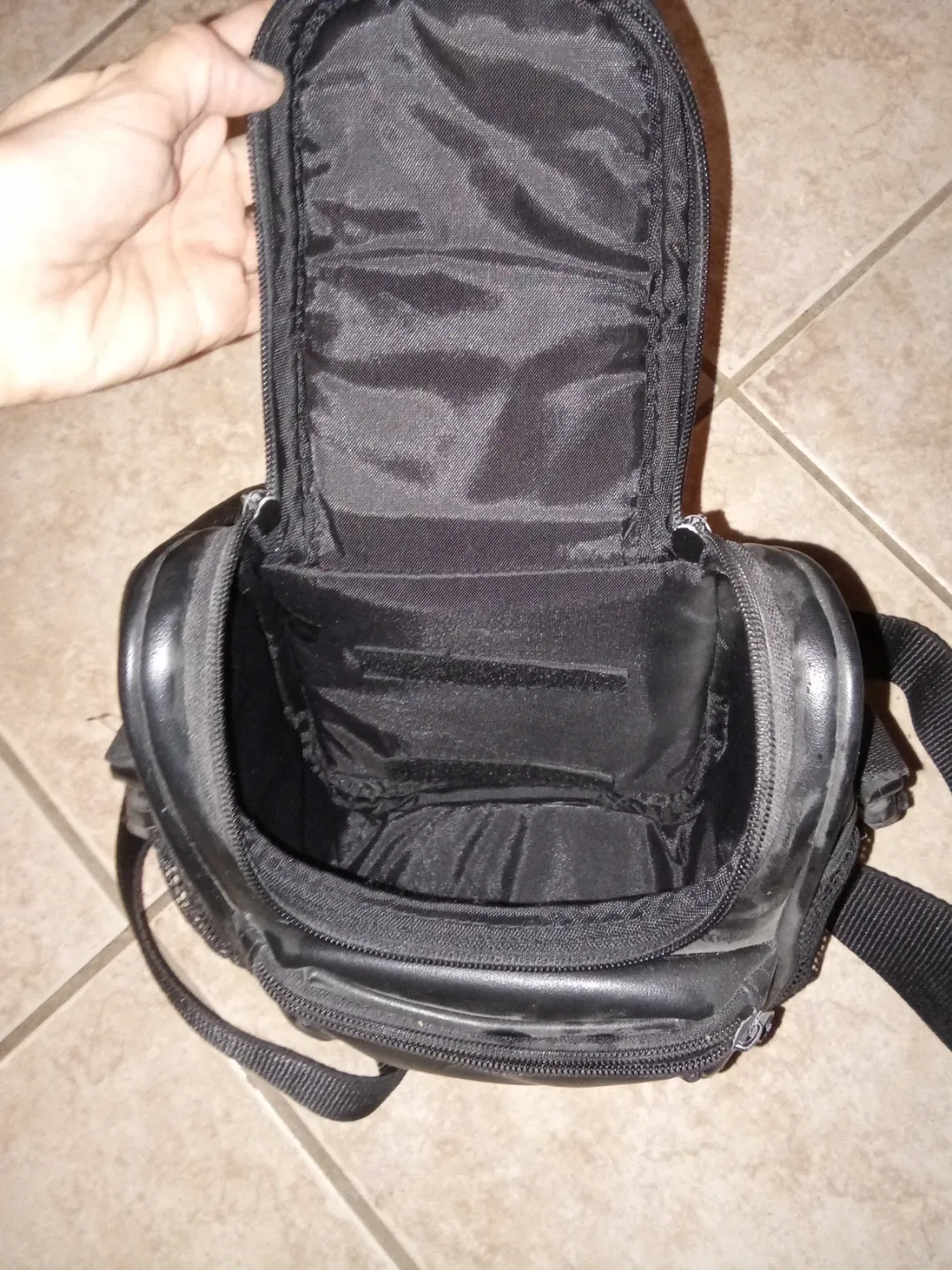 Black Camera Bag image indicator(2)